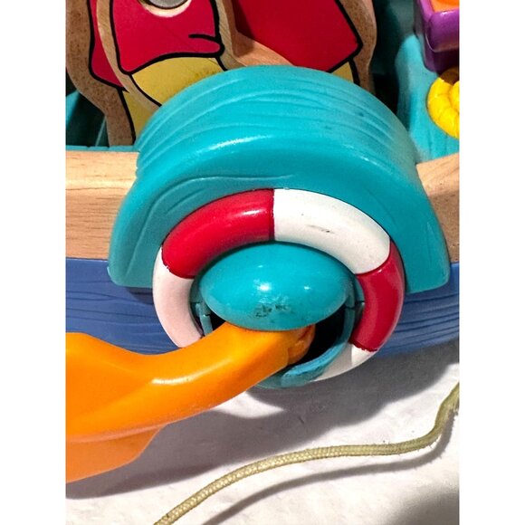 Fisher Price WINNIE THE POOH MUSICAL ROW YOUR BOAT FISH MOVING PULL TOY Vtg - Picture 4 of 5